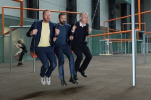 One Two Three Swing! L’installazione dei Superflex alla Turbine Hall della Tate Modern a Londra