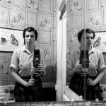 Vivian Maier autoriratto 9 Vivian Maier e l’arte di sparire tra la folla. Storia di un’icona per caso