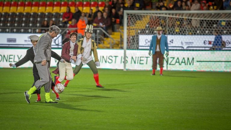 La partita a Ostend, artisti VS curatori