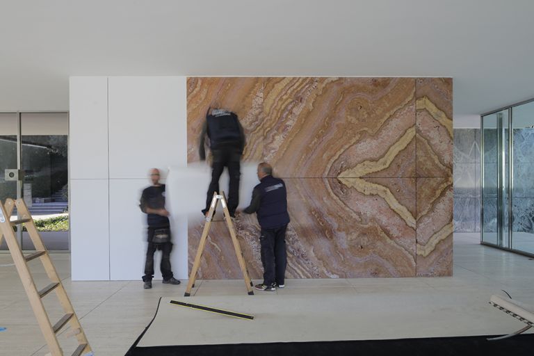 ∏AdriÖ Goula 03 Due architetti ripensano il padiglione di Mies van der Rohe a Barcellona. Con una installazione