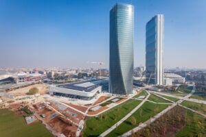 Milano: inaugura a CityLife il nuovo Shopping District progettato da Zaha Hadid