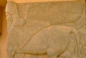 Il Toro di Nimrud distrutto dall’Isis torna a vivere a Parigi (Ma grazie all’Italia)