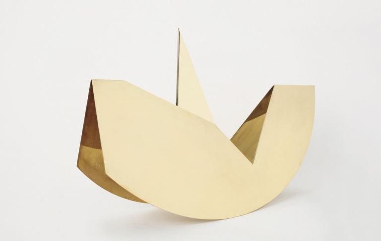 Bruno Munari, Scultura da viaggio, 1959, ottone, cm 36 x 59 x 17