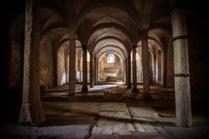 Le opere di Daniele Galliano nella cripta dell’Abbazia di Santa Maria di Cavour in Piemonte