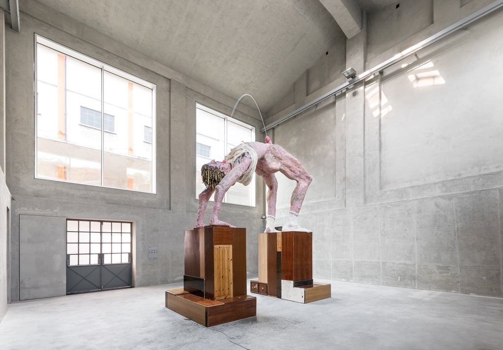 Gelitin, Arc de triomphe, 2003:2017. Installation view at Fondazione Prada, Milano 2017. Photo Delfino Sisto Legnani e Marco Cappelletti. Courtesy Fondazione Prada