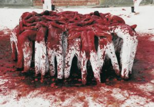 Non blasfema ma catartica. L’arte di Hermann Nitsch nel ricordo di Renato Barilli