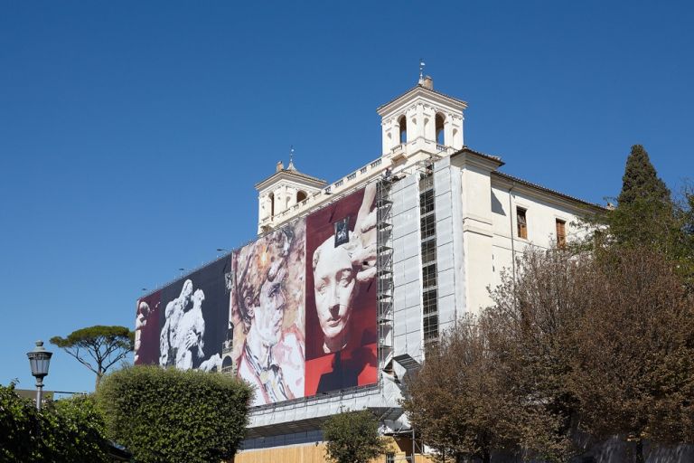 Il progetto di Elizabeth Peyton per la facciata di Villa Medici, Roma 2017