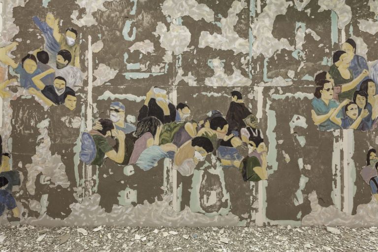 Latifa Echakhch, Crowd Fade, 2017, courtesy of the artist, Galerie Kamel Mennour (Paris), Kaufmann Repetto (Milan), Galerie Eva Presenhuber (Zurich), Dvir Gallery (Tel Aviv), photo Sahir Uğur Eren, 15th Istanbul Biennial