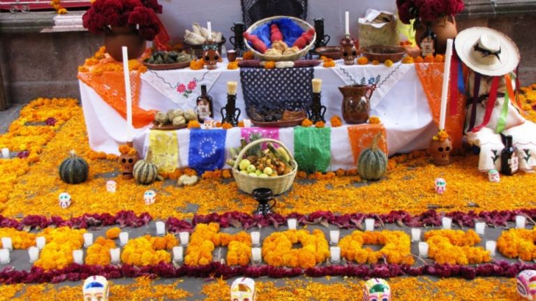 Ofrenda per le strade di Coyoacan. Photo Mercedes Auteri