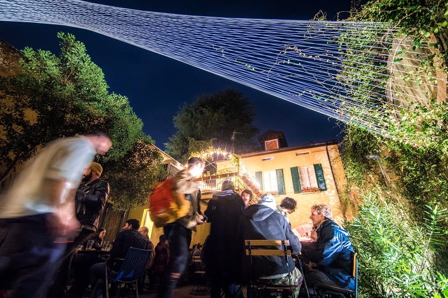 Twisting Connections. Light Art Residency con Alessandro Lupi. Photo Andrea Butti