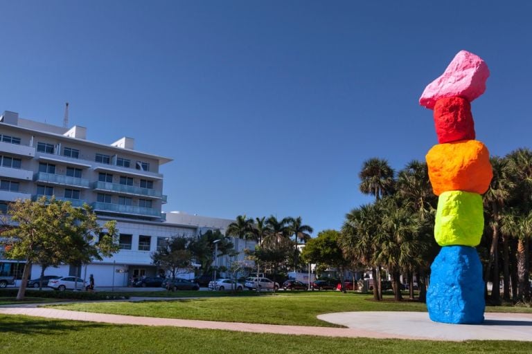 Ugo Rondinone, Miami Mountain, 2016. Collection of The Bass, purchased with The John and Johanna Bass Acquisition Fund. Photo © Zachary Balber. Courtesy of The Bass, Miami Beach