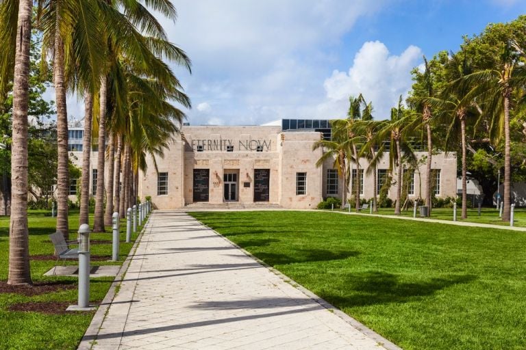 View of The Bass and Sylvie Fleury's Eternity Now (2015) from Collins Park. Photography by Zachary Balber. Courtesy of The Bass, Miami Beach