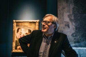 Sgarbi e Morgan ospiti al MAXXI. La serata diventa un cabaret volgare e sessista