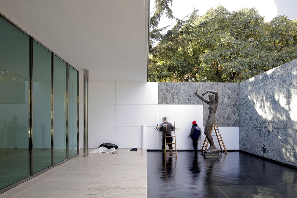 Due architetti ripensano il padiglione di Mies van der Rohe a Barcellona. Con una installazione