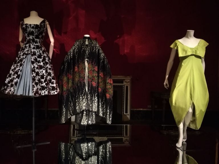 17 Firenze, giochi di specchi nel nuovo allestimento del Museo della Moda. Tutte le foto