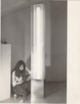 Laura Grisi mentre lavora a Sunset Light:working on Sunset Light, 1968