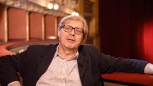 Vittorio Sgarbi non crede al Coronavirus e lo dice in un video pubblicato su Facebook