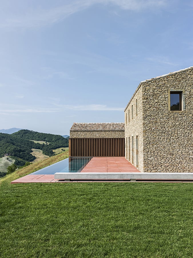 AP House Urbino Pieve di Cagna, Italy_ Courtesy of GGA gardini gibertini architects_ 2017 © Ezio Manciucca