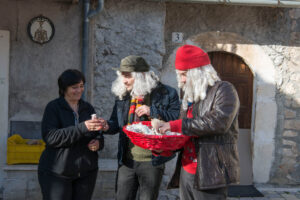 Il Natale della Fondazione Malutta in Abruzzo. Le immagini della maratona delle pecorelle a Pereto