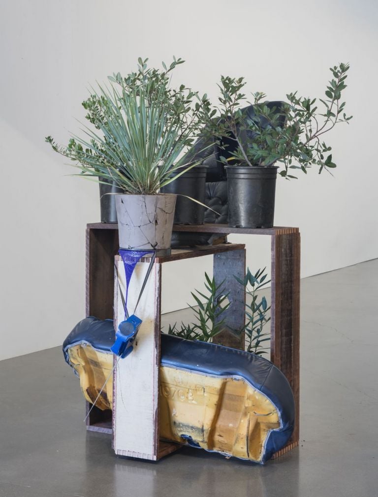 Abraham Cruzvillegas, Autoconcanción IX, 2016. Courtesy Regen Projects, Los Angeles