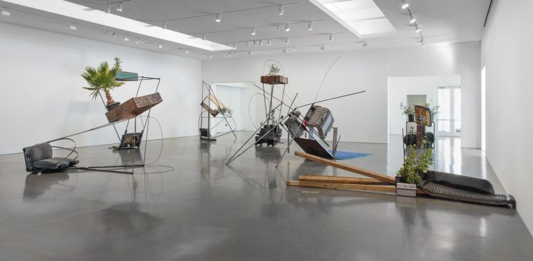 Abraham Cruzvillegas. Autoconcanción. Exhibition view at Regen Projects, Los Angeles 2016