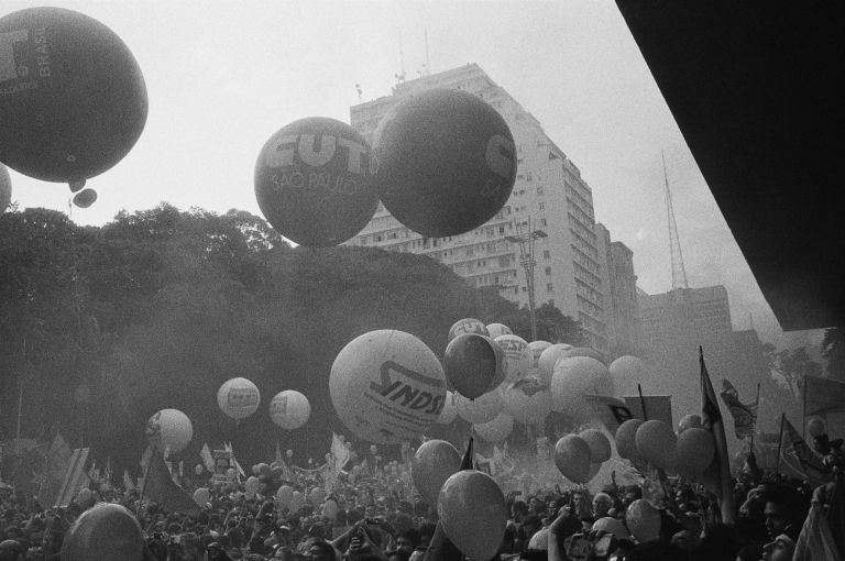 Albúm, Estação Pinacoteca di São Paulo. Não vai ter golpe © Mauro Restiffe