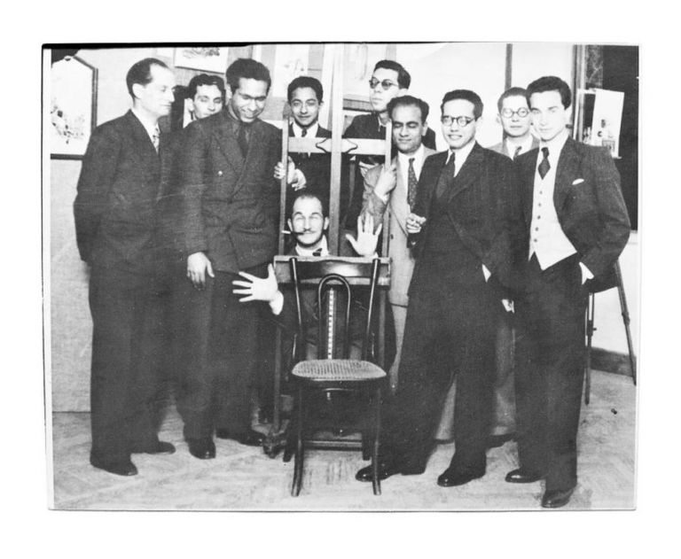 Alcuni membri dell'Art and Liberty Group alla loro secondo mostra di arte indopendente al Cairo, 1941. The Younan Family Archive