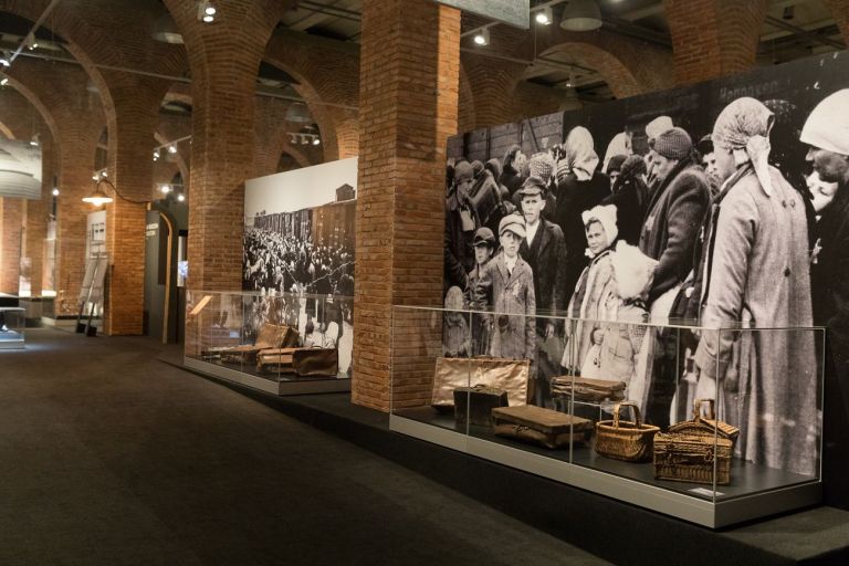 Auschwitz. Non molto tempo fa. Non lontano da qui. Exhibition view at Centro de Exposiciones Arte Canal, Madrid 2017. Photo © Pablo Á. Mendivil, courtesy Musealia