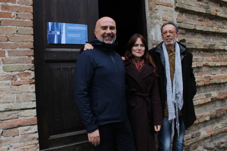 Da destra. Marcello Smarrelli Direttore artistico FEC, l'artista Francesca Grilli e Massimo Vitangeli