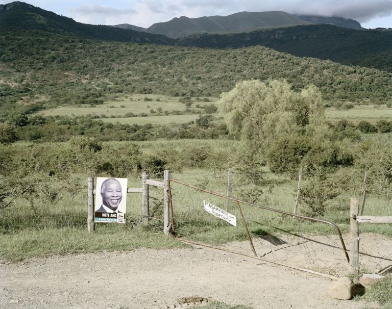 David Goldblatt, In the Katkat Valley, near Fort Beaufort, Eastern Cape, 23 February 2006, 2006 © l’artista, courtesy Fondazione Cassa di Risparmio di Modena