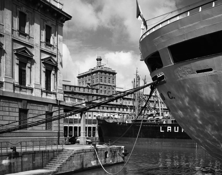 Gabriele Basilico, Genova, 1985 © Eredi Gabriele Basilico, courtesy Fondazione Cassa di Risparmio di Modena