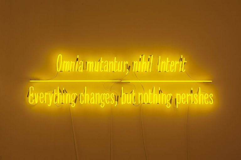 Joseph Kosuth. Maxima Proposito (Ovidio). Galleria Vistamare, Pescara 2017. Courtesy the artist and Vistamare. Photo Filippo Armellin