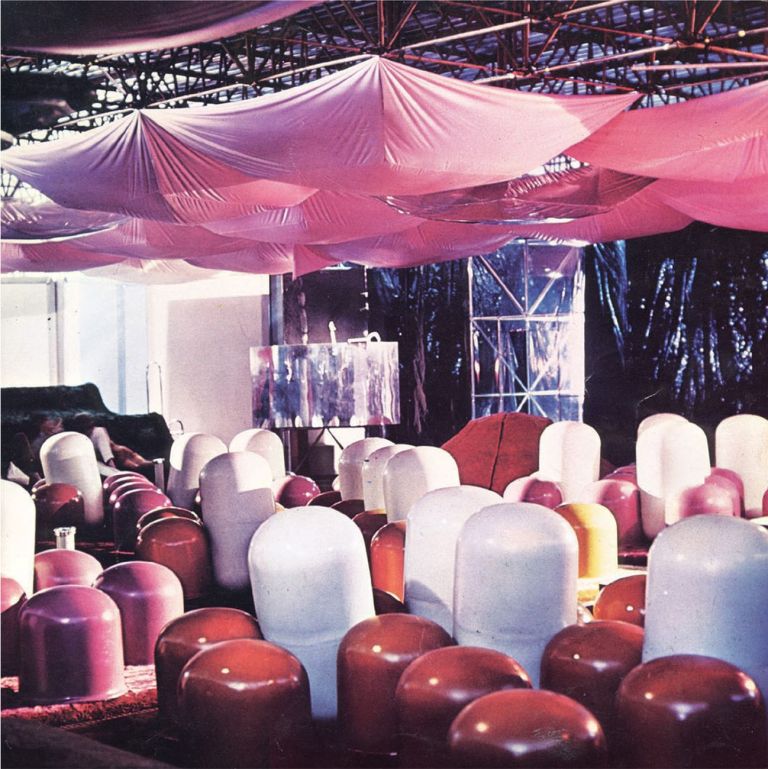 Maria Cristina Didero – SuperDesign. Italian Radical Design 1965-75 (The Monacelli Press, 2017). Puffo stools by Ceretti, Derossi and Rosso in the theater at the Italian Pavillion for the XIV Triennale, Milano 1968. Image courtesy of Pietro Derossi