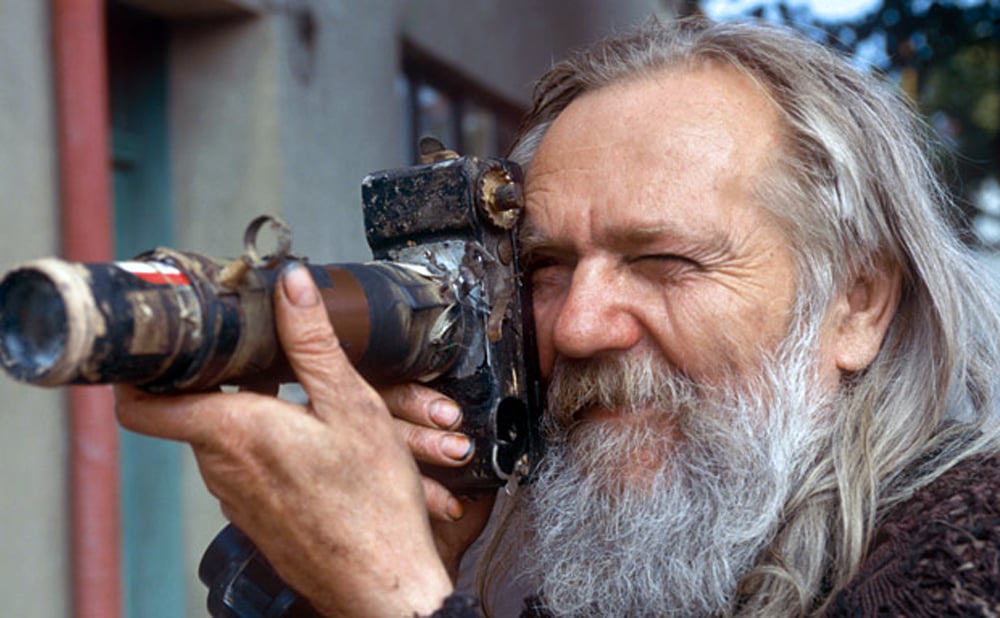 A Bari la mostra di Miroslav Tichý, l’artista clochard che piaceva ad Harald Szeemann