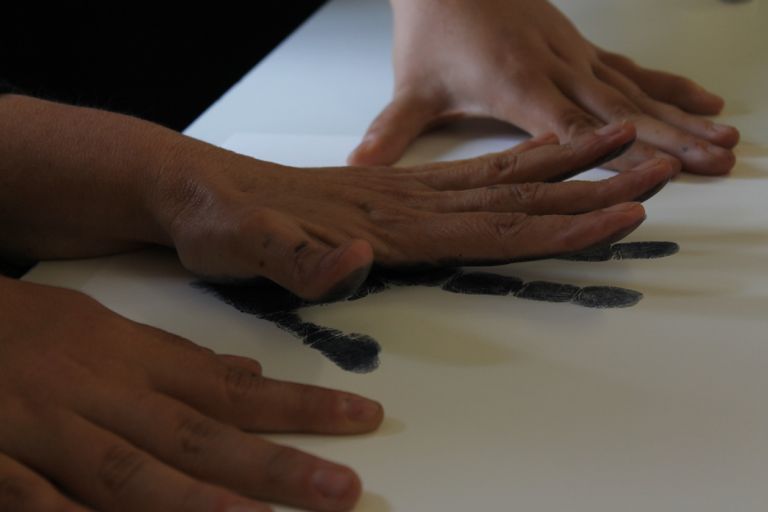 Un momento della working class HAND con Francesca Grilli e gli studenti dell'Accademia di Belle Arti di Urbino