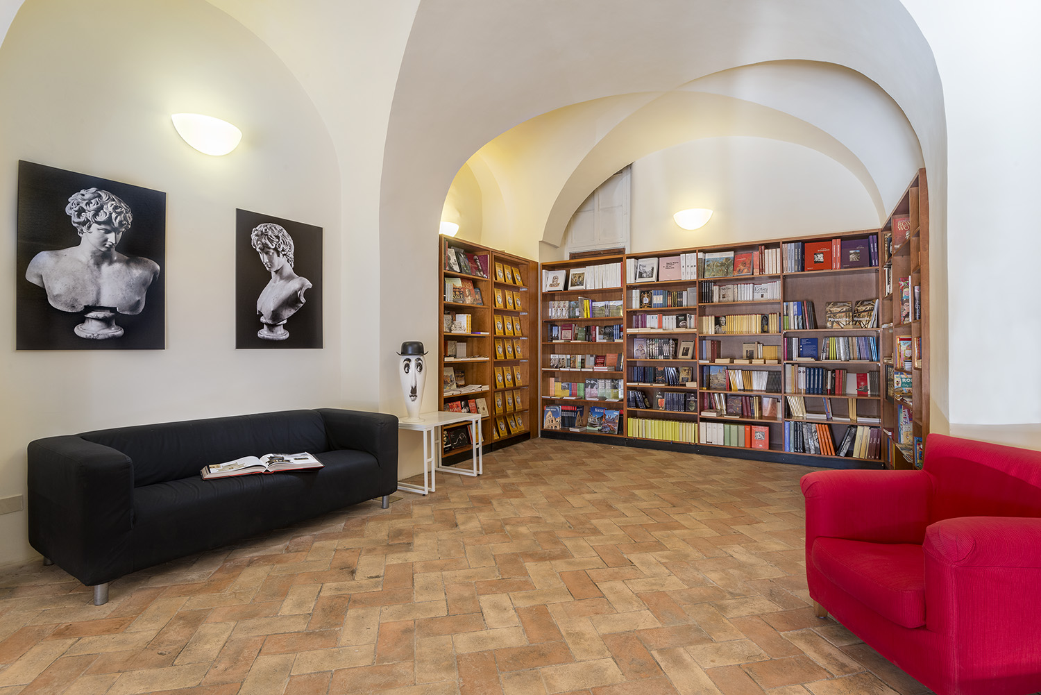 Bookshop PALAZZO ALTEMPS ©Electa. Ph. S. Castellani