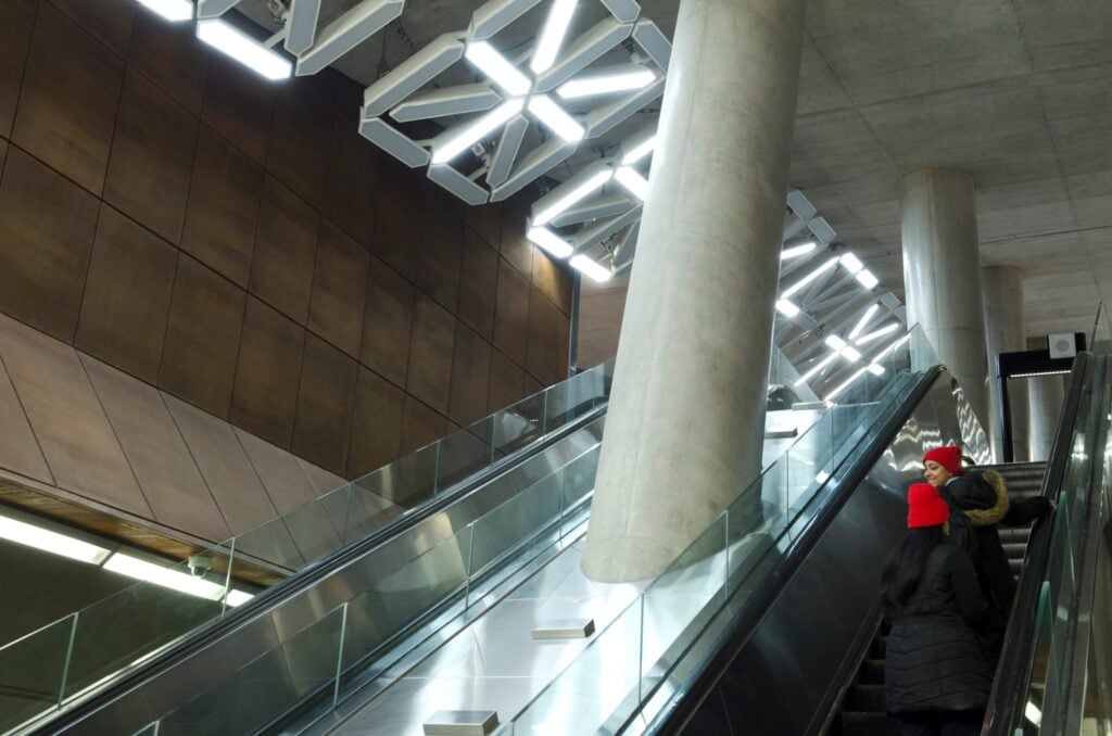 Il caso LightSpell, l’opera della metro di Toronto chiusa al pubblico perché unpolitically correct