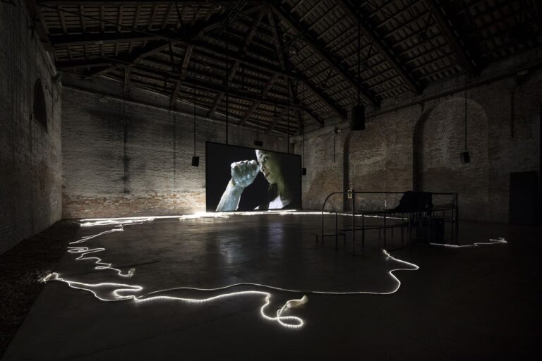 Adelita Husni -Bey, The Reading, 2017. Padiglione Italia, 57. Biennale di Venezia. Courtesy the artist and Laveronica arte contemporanea. Photo Roberto Marossi