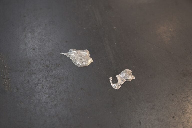 Antonio Della Guardia, Sputi, 2017, argento, dimensioni variabili