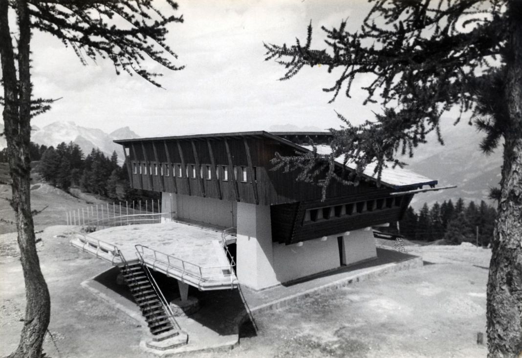 Carlo Mollino, Stazione albergo al Lago Nero, Sauze d’Oulx, 1947 ca. Politecnico di Torino, sezione Archivi biblioteca Roberto Gabetti, Fondo Carlo Mollino