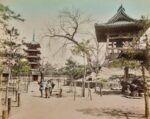 Il parco di Ueno, Tokyo, Giappone. 1870-1880, stampa all’albumina dipinta a mano, © Archivi Alinari, Firenze