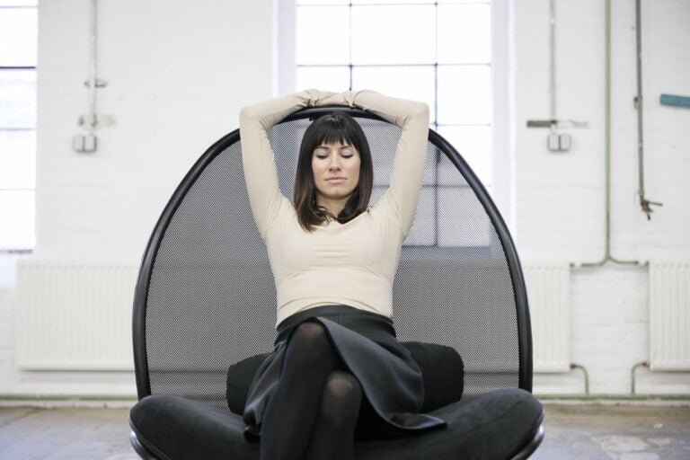 Lucie Koldová, Chips lounge chair. Prod. TON. Making of