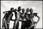 Malick Sidibé, À la plage, 1974. Courtesy galerie du jour agnès b. © Malick Sidibé