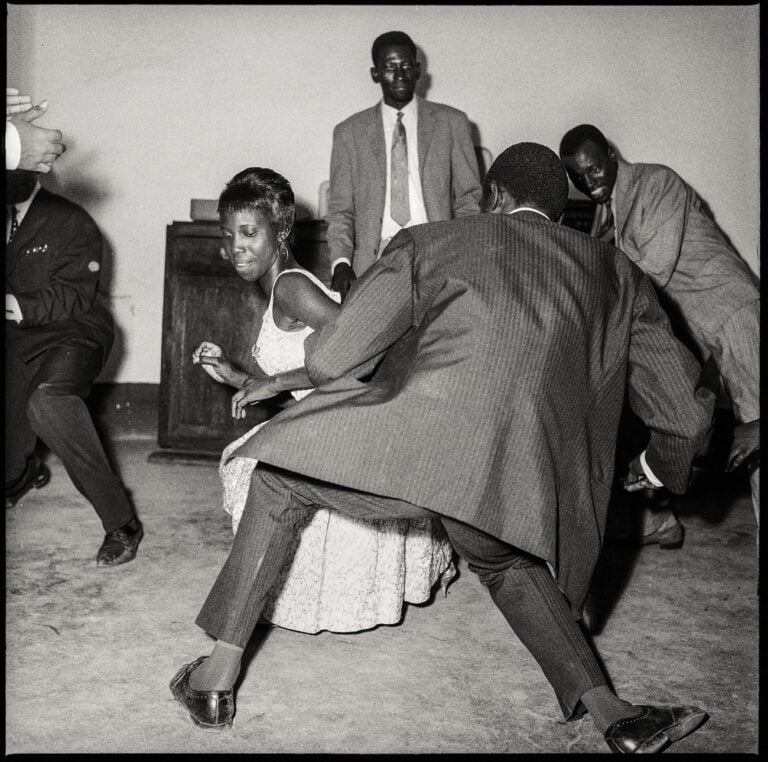 Malick Sidibé, Danser le twist, 1965. Collection Fondation Cartier pour l’art contemporain, Paris © Malick Sidibé