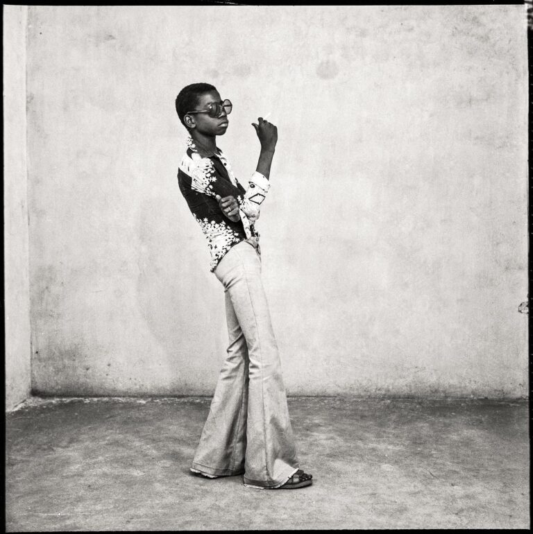 Malick Sidibé, Un yéyé en position, 1963. Collection Fondation Cartier pour l’art contemporain, Paris © Malick Sidibé