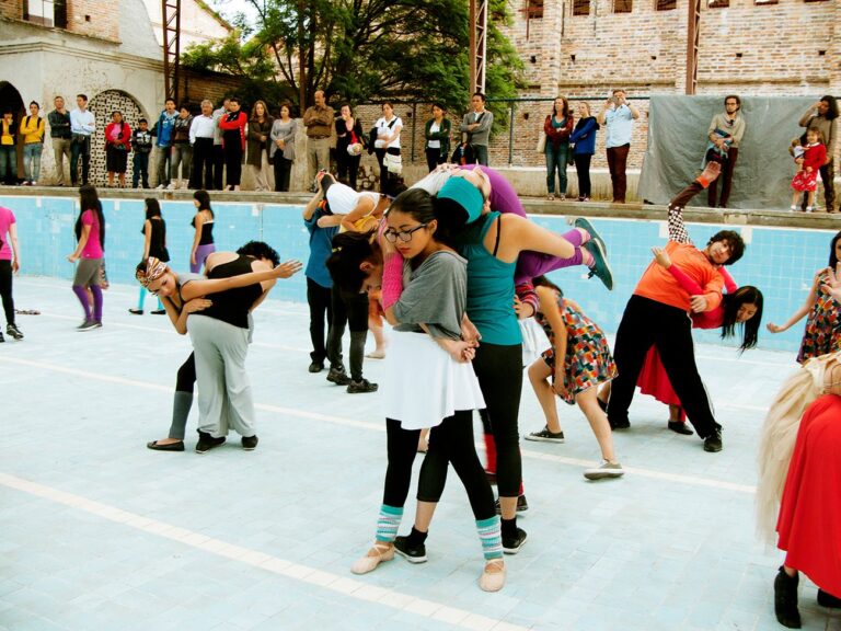 Marinella Senatore, The School of Narrative Dance, Ecuador, 2015. Courtesy l’artista, Laveronica, Modica and Kow, Berlino