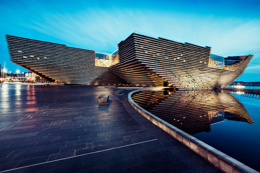 Victoria and Albert Museum Dundee: apre il museo progettato da Kengo Kuma in Scozia