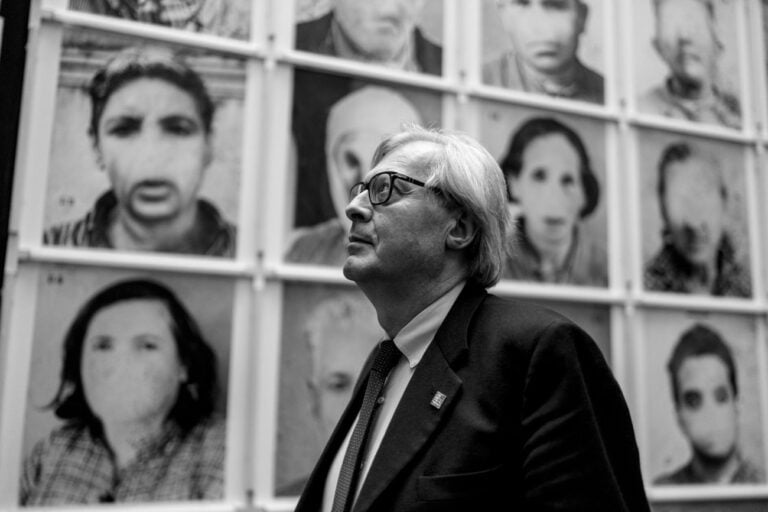 Vittorio Sgarbi al Museo della Follia, Basilica di Santa Maria alla Pietrasanta, Napoli 2017. Photo Sara Pallavicini