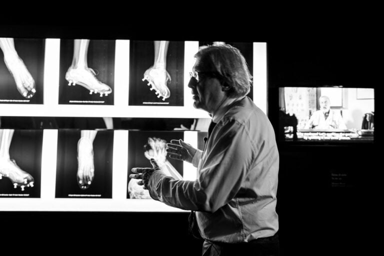 Vittorio Sgarbi al Museo della Follia, Basilica di Santa Maria alla Pietrasanta, Napoli 2017. Photo Sara Pallavicini