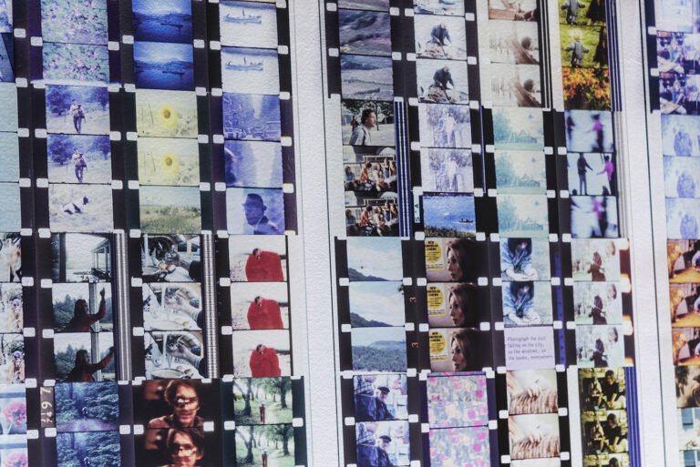 29 In an Instant It All Came Back to Me 32 digital prints on glass upper row 56x100cm each lower row 56x147cm each 2015 courtesy Apalazzo Gallery detail Jonas Mekas al National Museum of Modern and Contemporary Art of Korea di Seoul. Le immagini